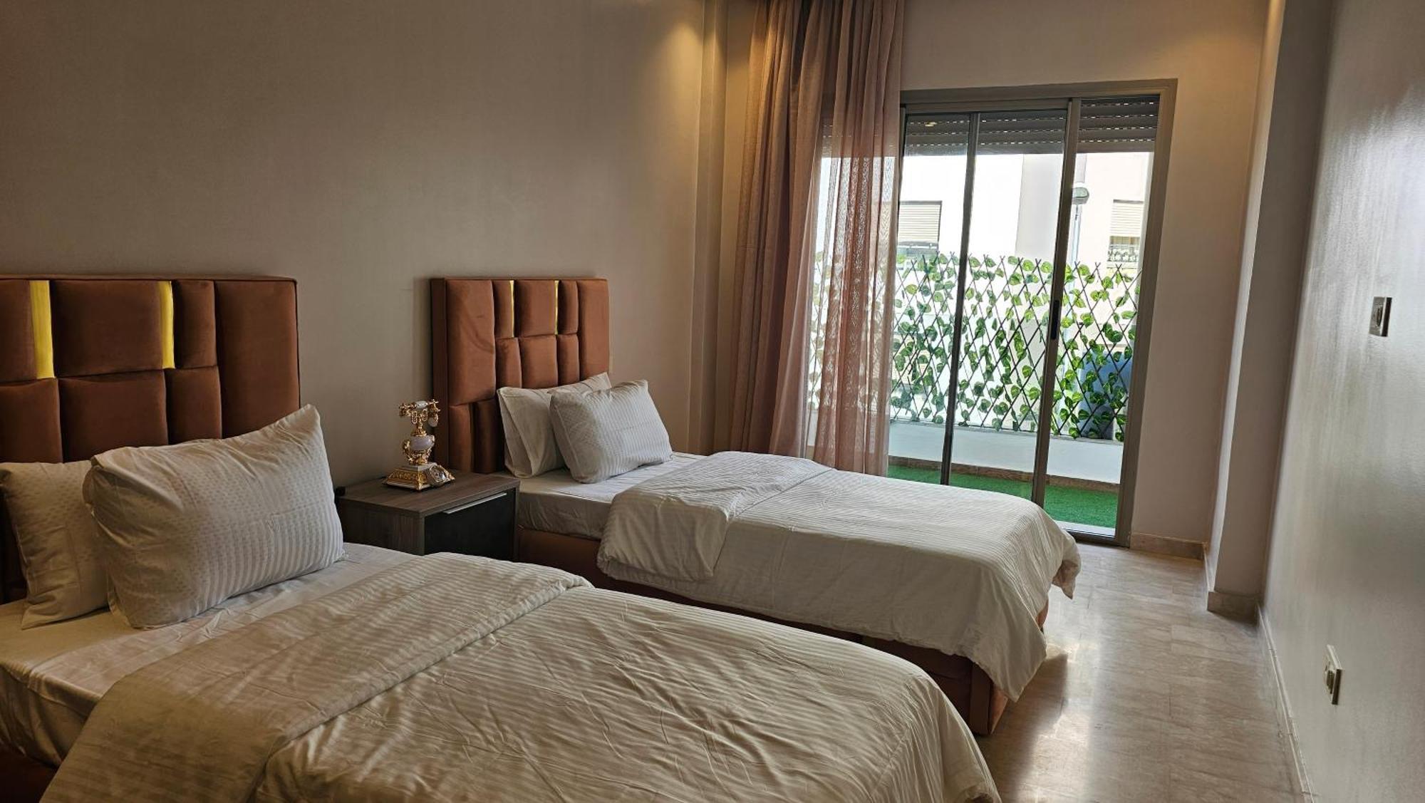 Sweet 2 Bedroom, 2 Bath With Dressing & Balcony, Appartamento Casablanca