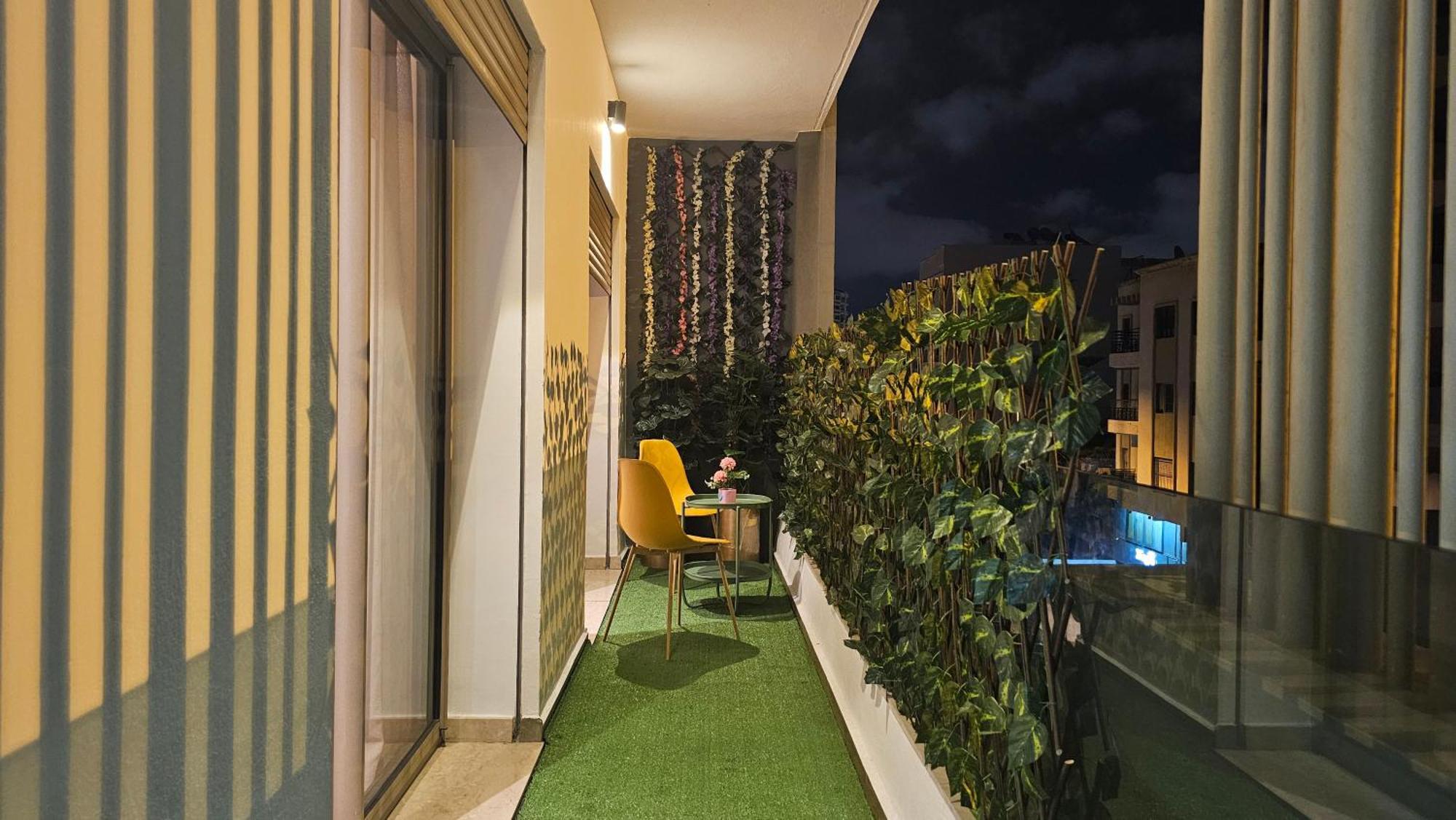 Sweet 2 Bedroom, 2 Bath With Dressing & Balcony, Casablanca