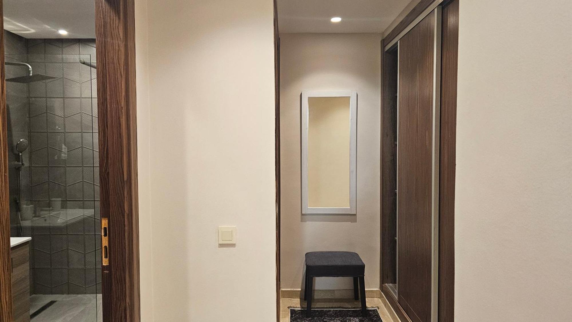 Sweet 2 Bedroom, 2 Bath With Dressing & Balcony, Appartamento *