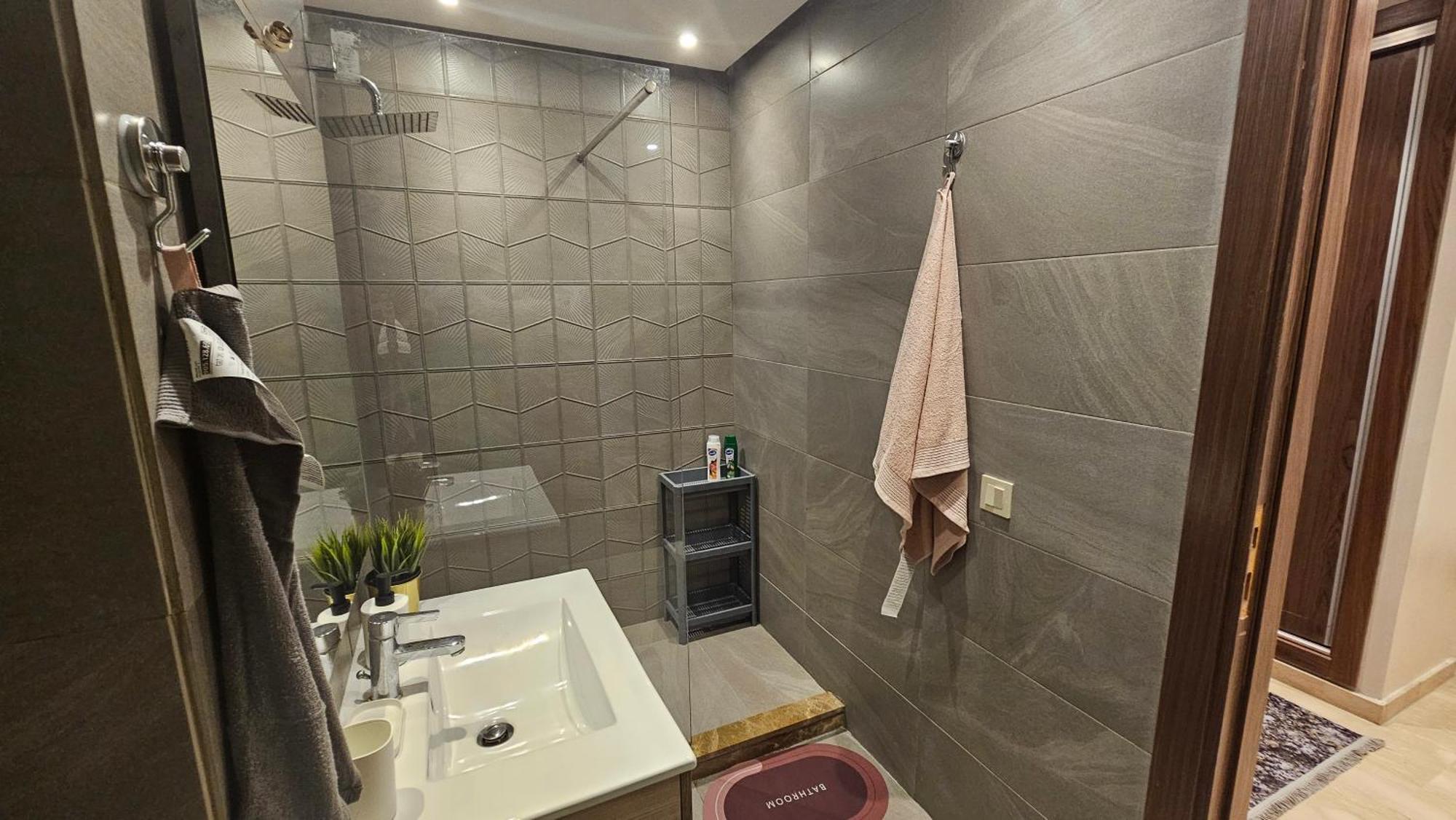 Sweet 2 Bedroom, 2 Bath With Dressing & Balcony, * Casablanca