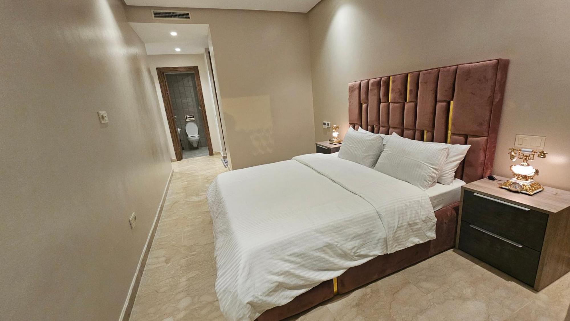 Sweet 2 Bedroom, 2 Bath With Dressing & Balcony, Appartamento Casablanca