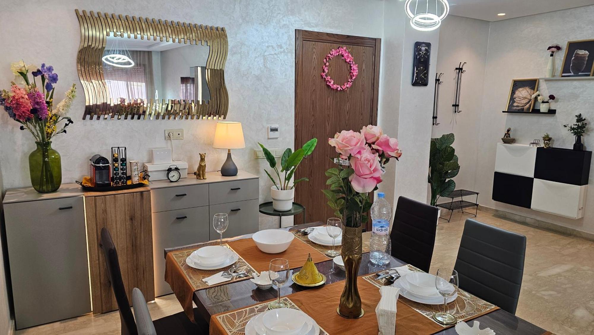 Sweet 2 Bedroom, 2 Bath With Dressing & Balcony, Appartamento Casablanca