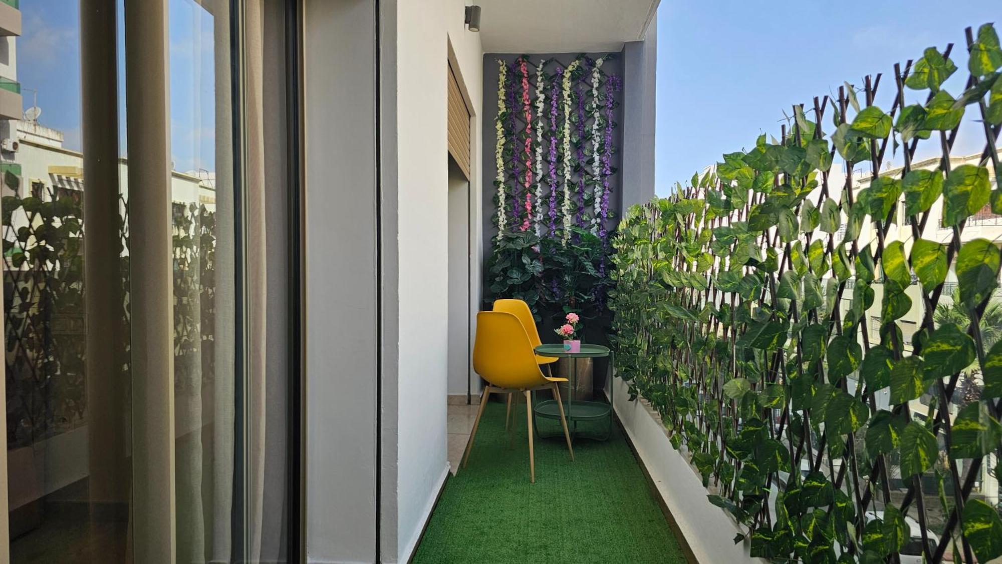 Sweet 2 Bedroom, 2 Bath With Dressing & Balcony, Casablanca