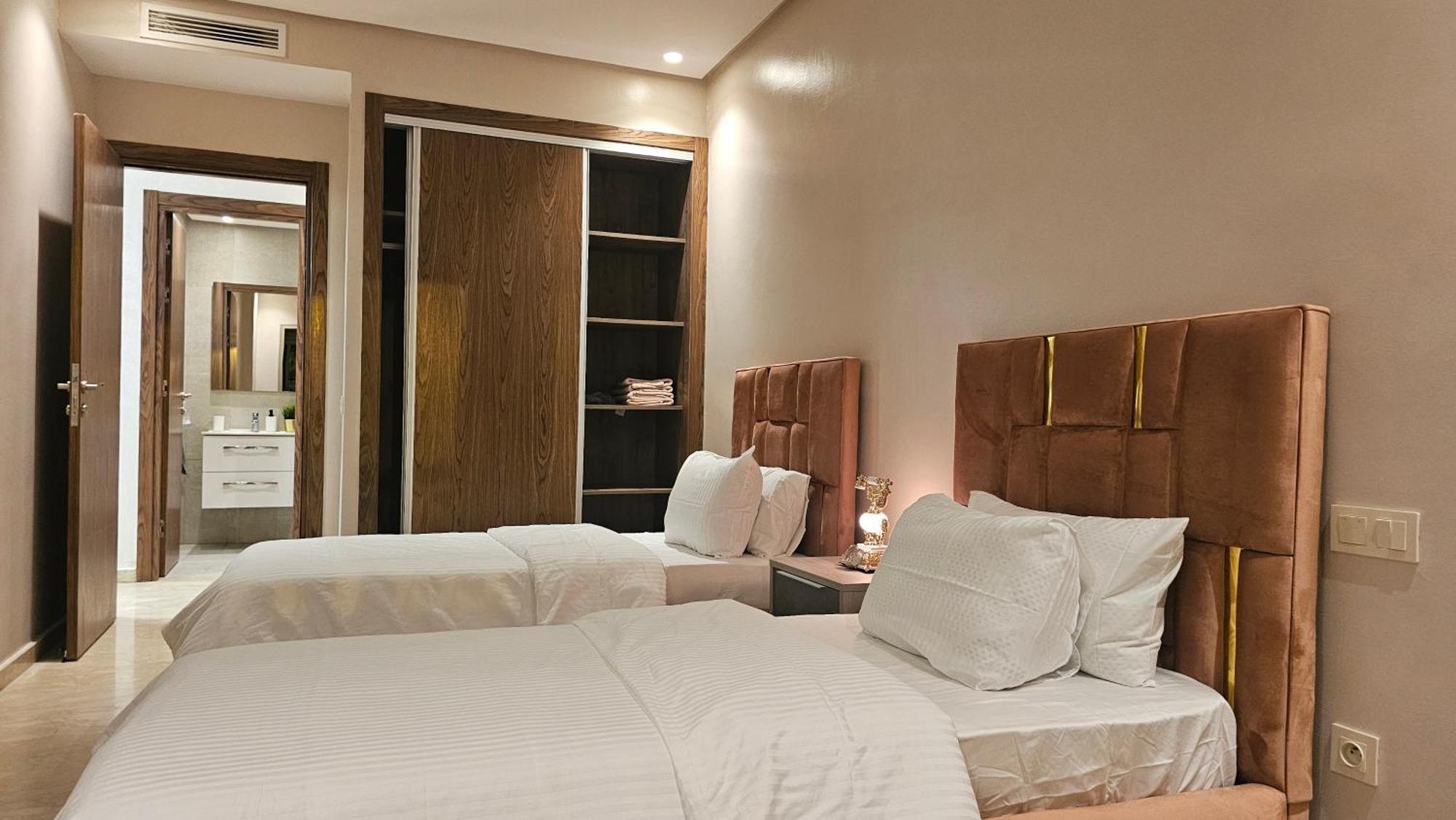 Appartamento Sweet 2 Bedroom, 2 Bath With Dressing & Balcony, Casablanca