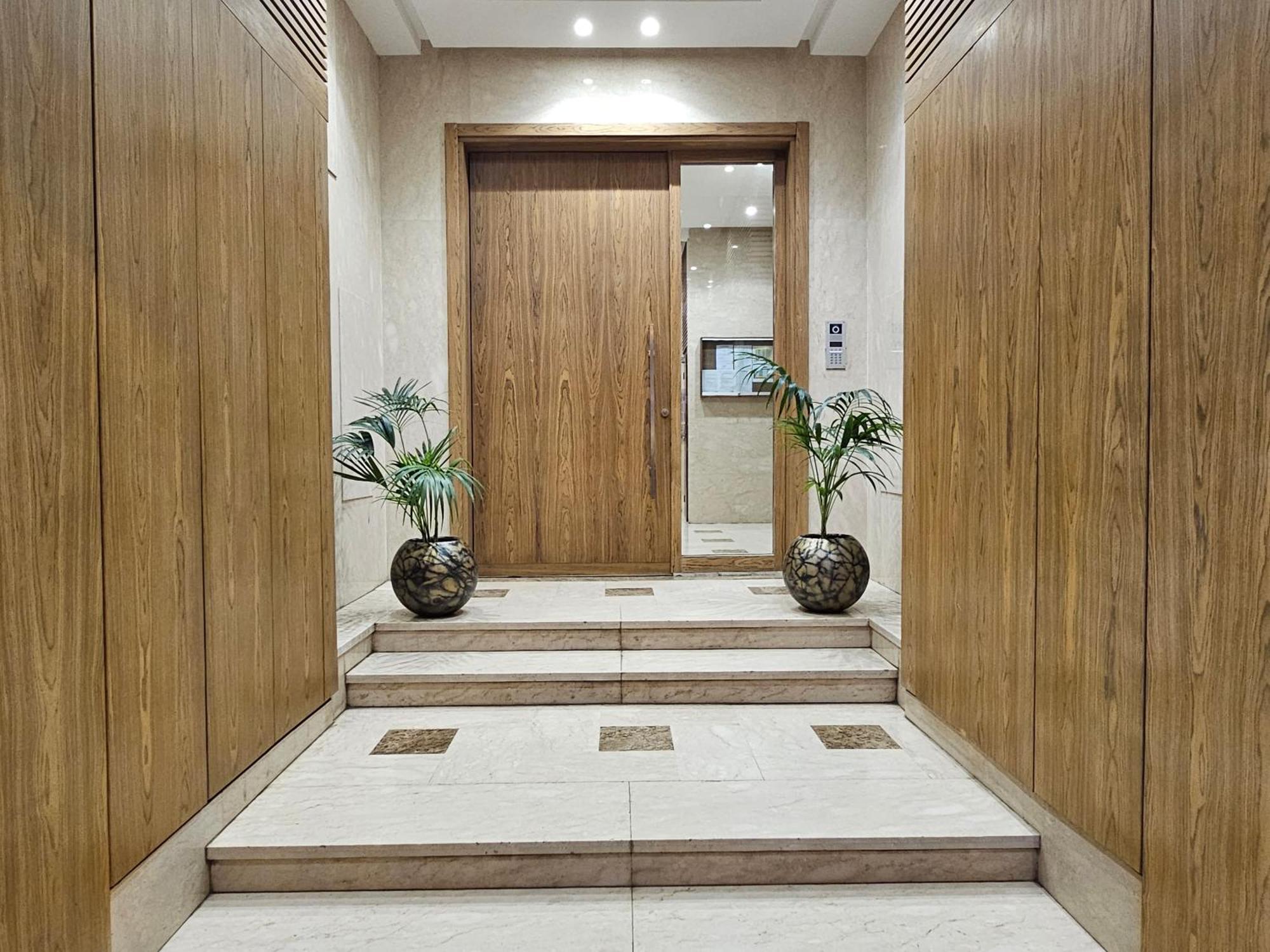 Sweet 2 Bedroom, 2 Bath With Dressing & Balcony, Appartamento Casablanca
