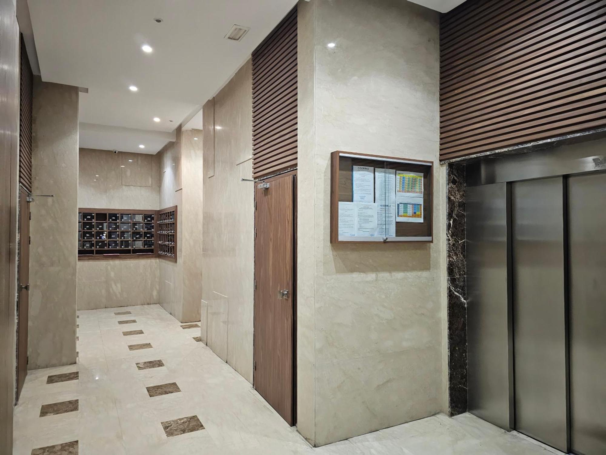Sweet 2 Bedroom, 2 Bath With Dressing & Balcony, Casablanca